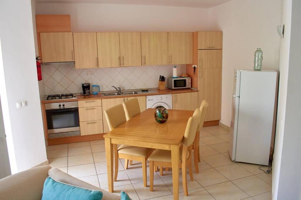 Apartamento T3 Encantador Com Piscina Wifi E Perto De Praia Santa Maria Exteriör bild